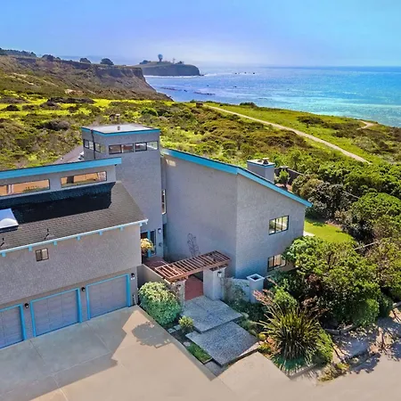 Unmatched Ocean Beach And Mountain Views Family-Friendly Retreat